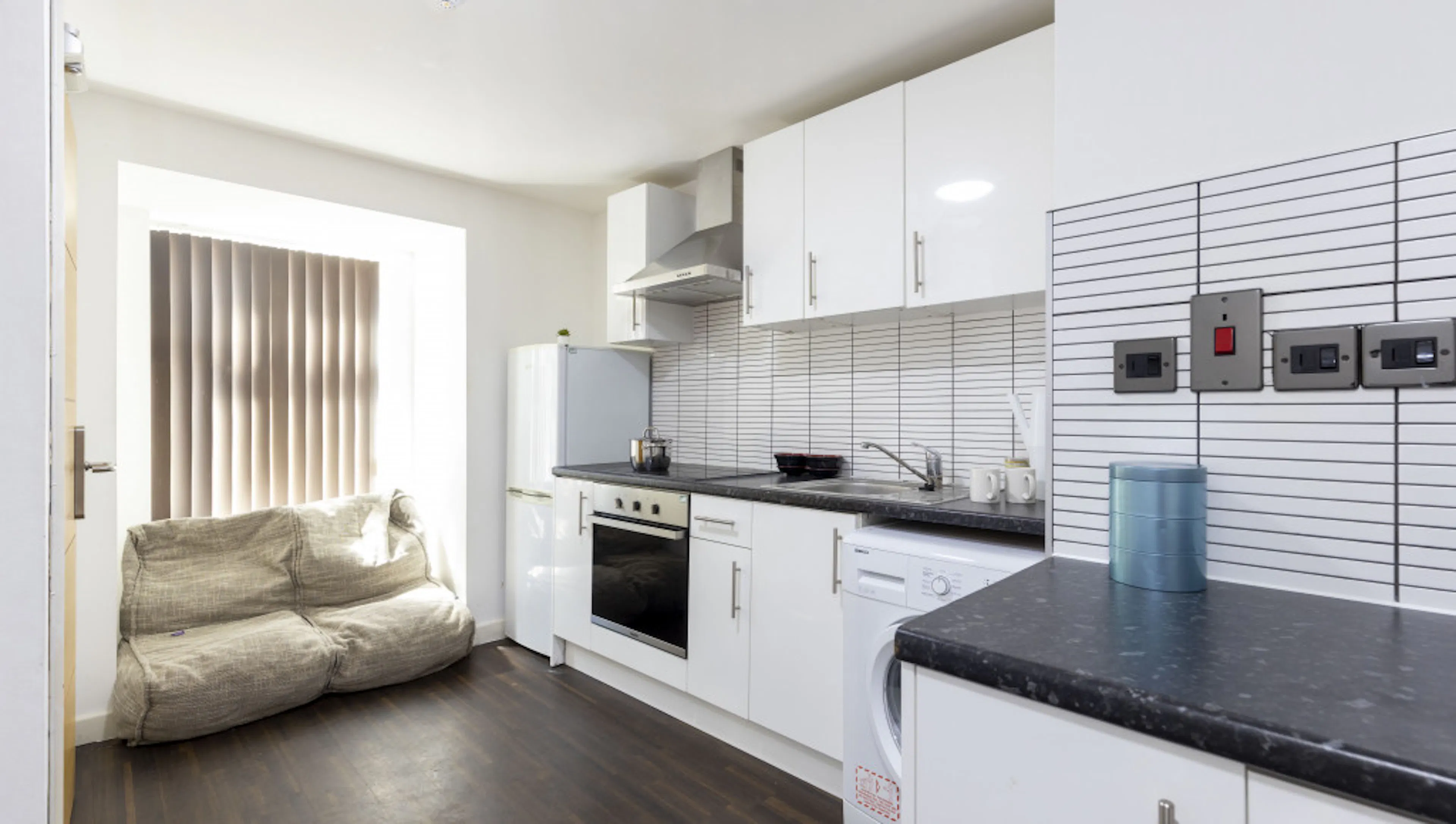 Deluxe KITCHEN 1