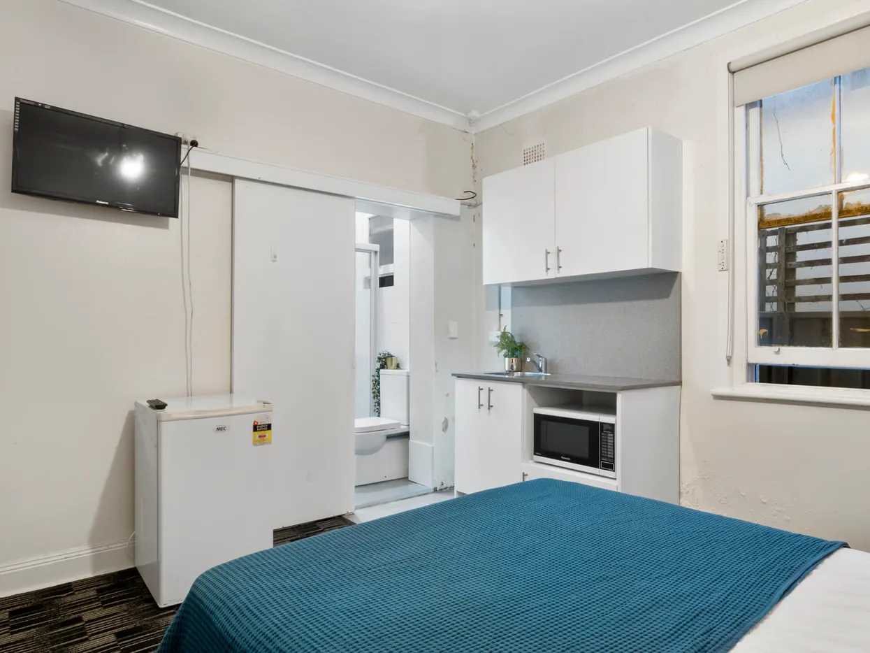 Room 4 KITCHEN 1