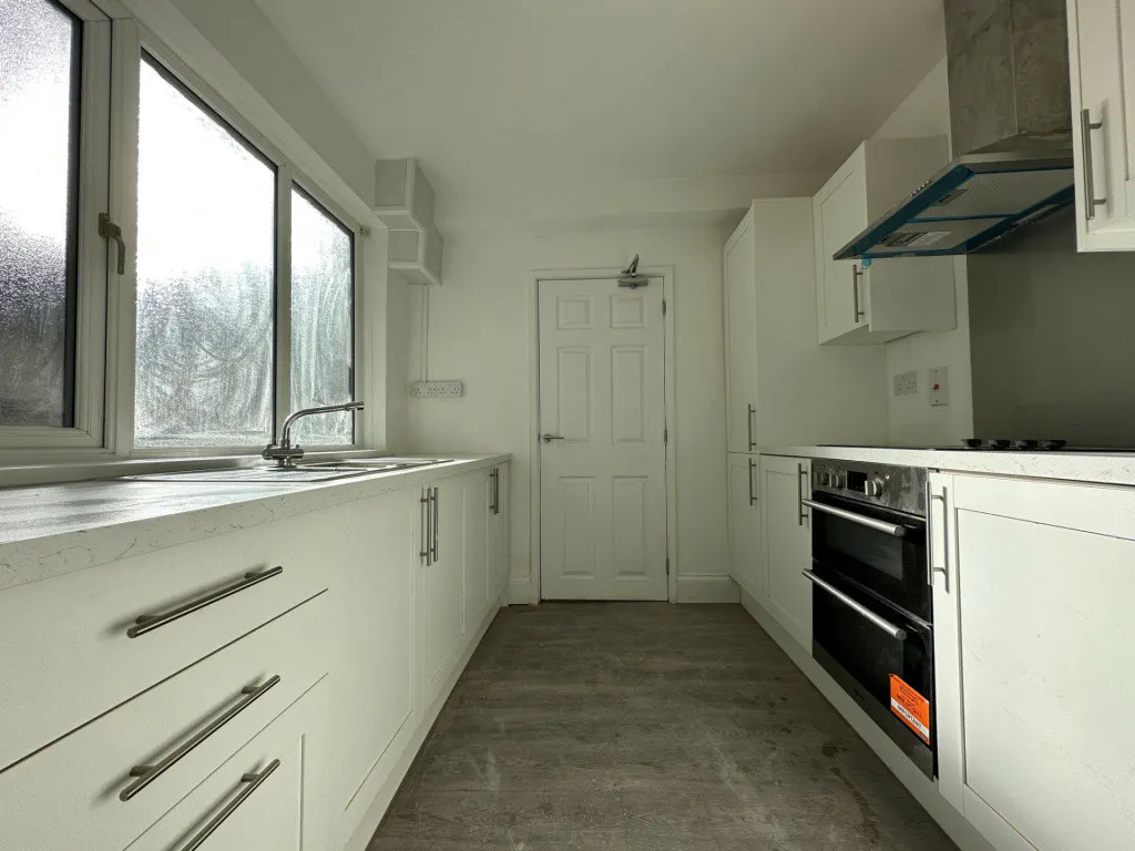 6 Bed Apartment KITCHEN 3