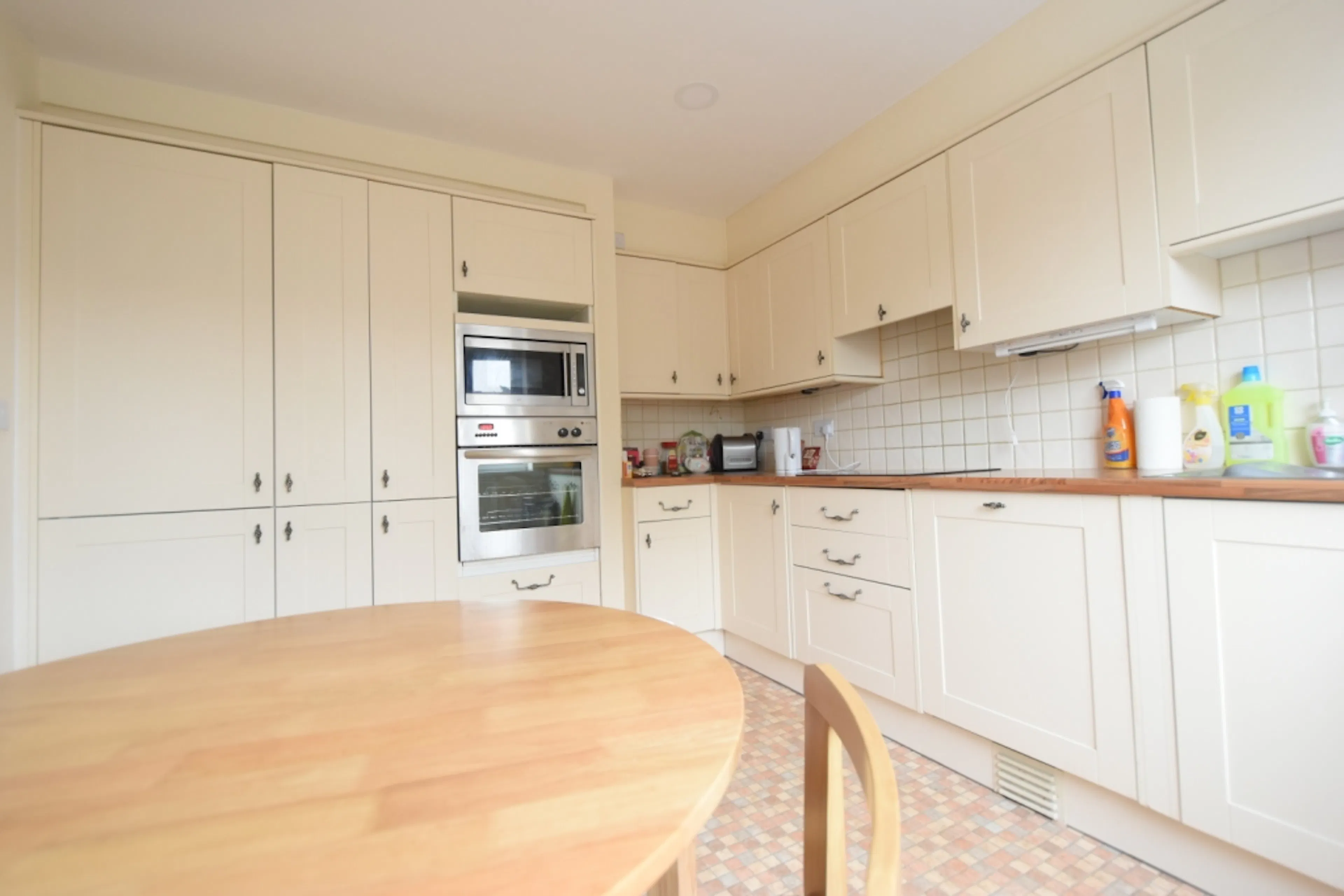 4 Bed Apartment KITCHEN 3