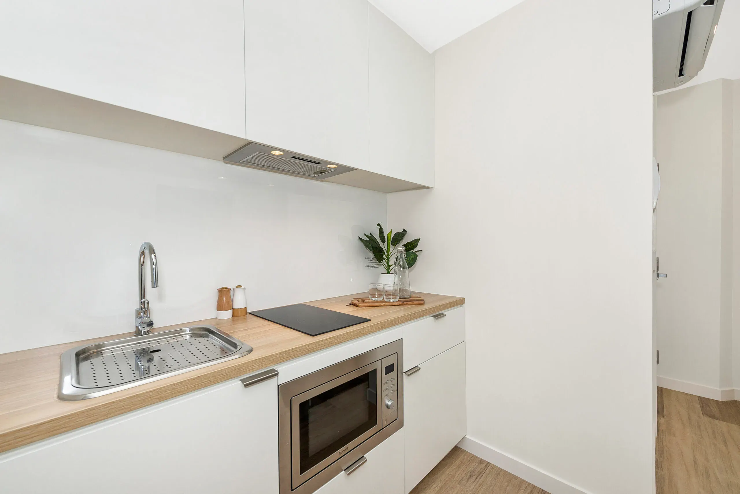 Large Twin Apartment KITCHEN 4