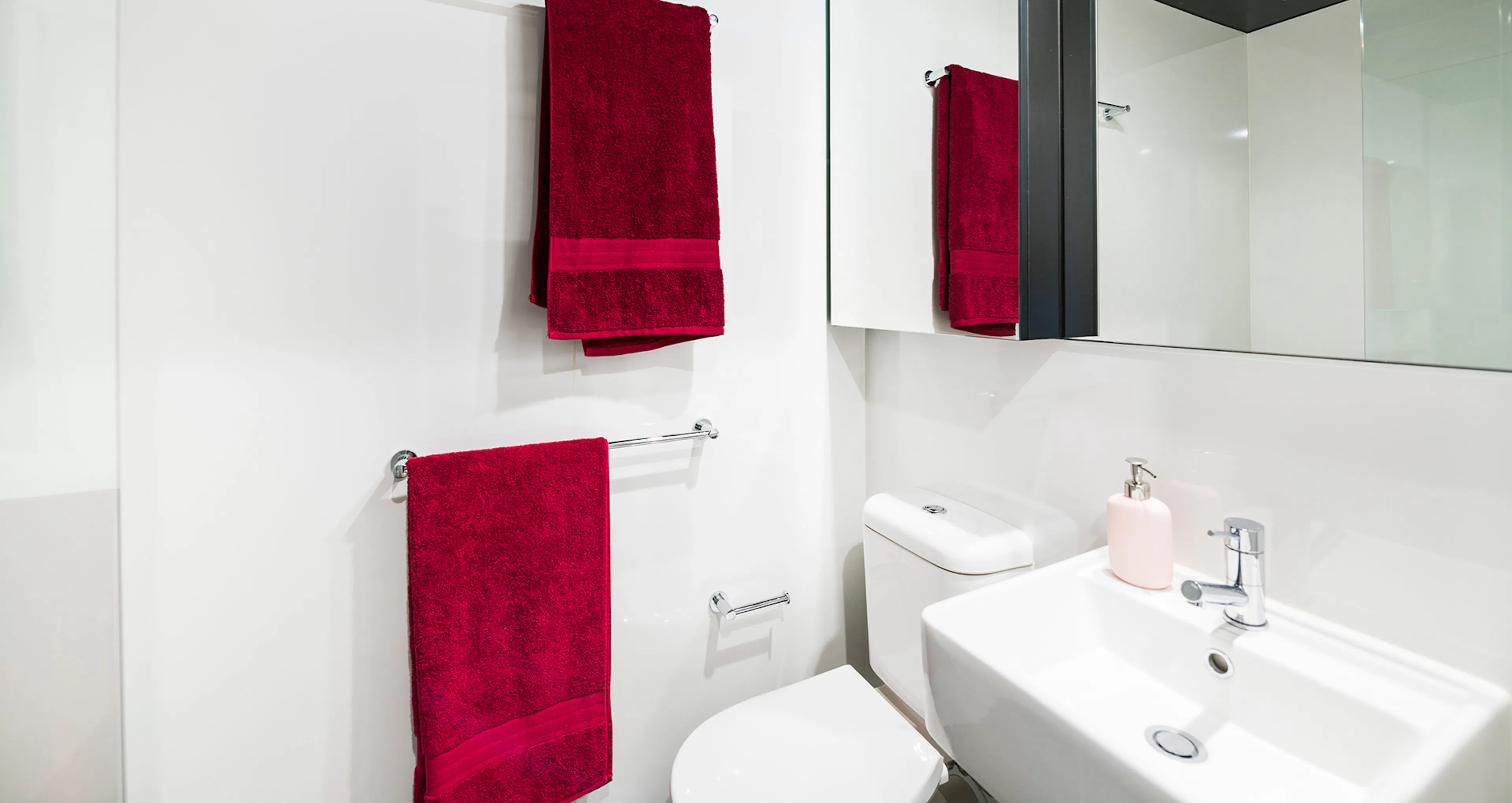Large Twin Studio BATHROOM 3