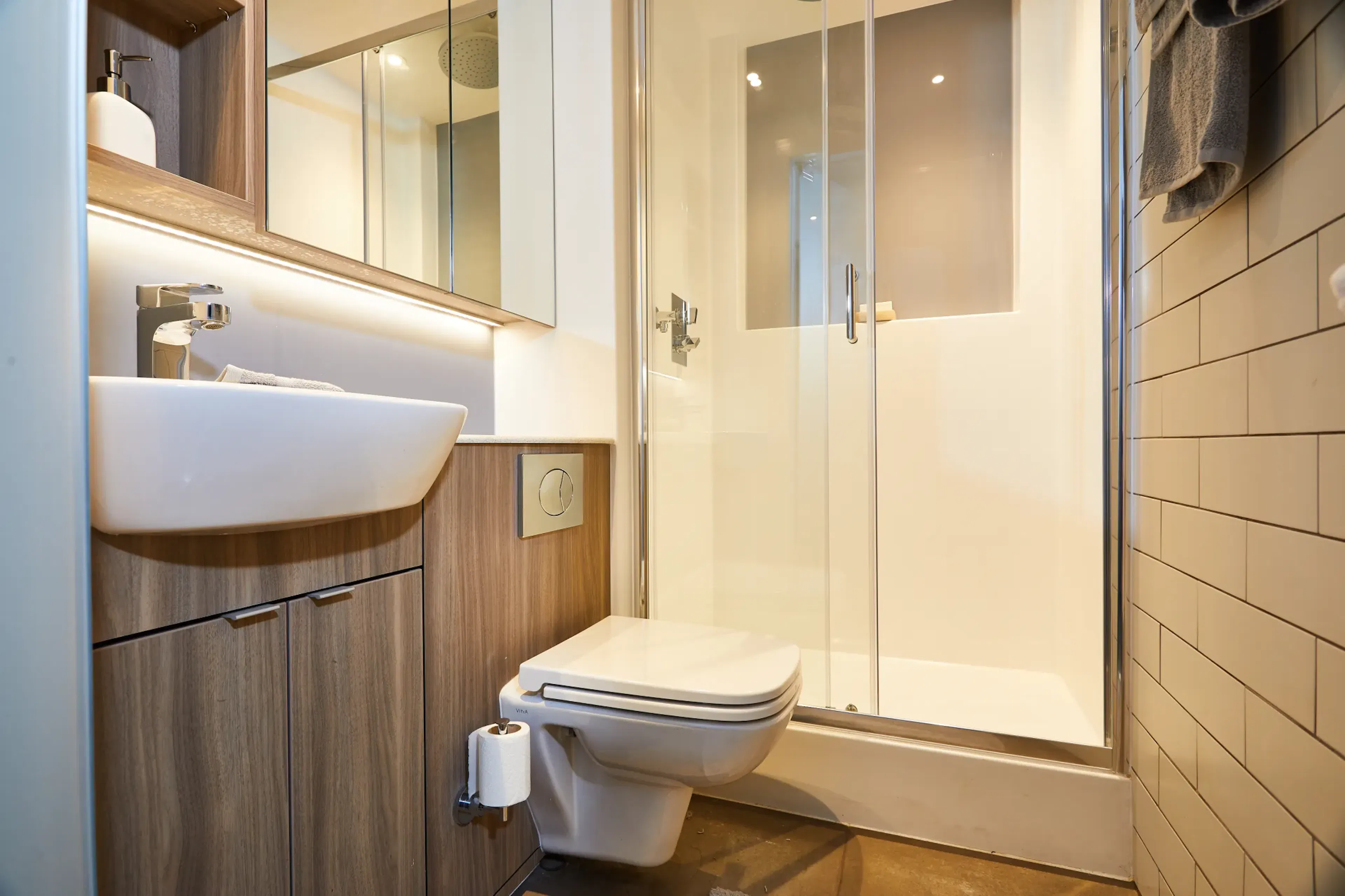 Lite BATHROOM 2