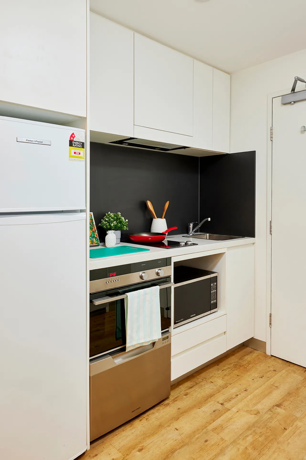 Large Twin King Single Bed Apartment KITCHEN 4