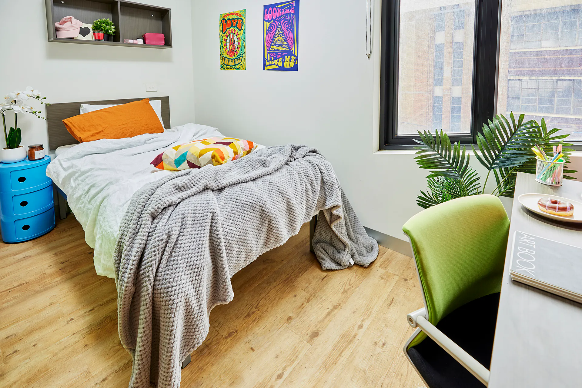 Large Twin King Single Bed Apartment ROOM 2