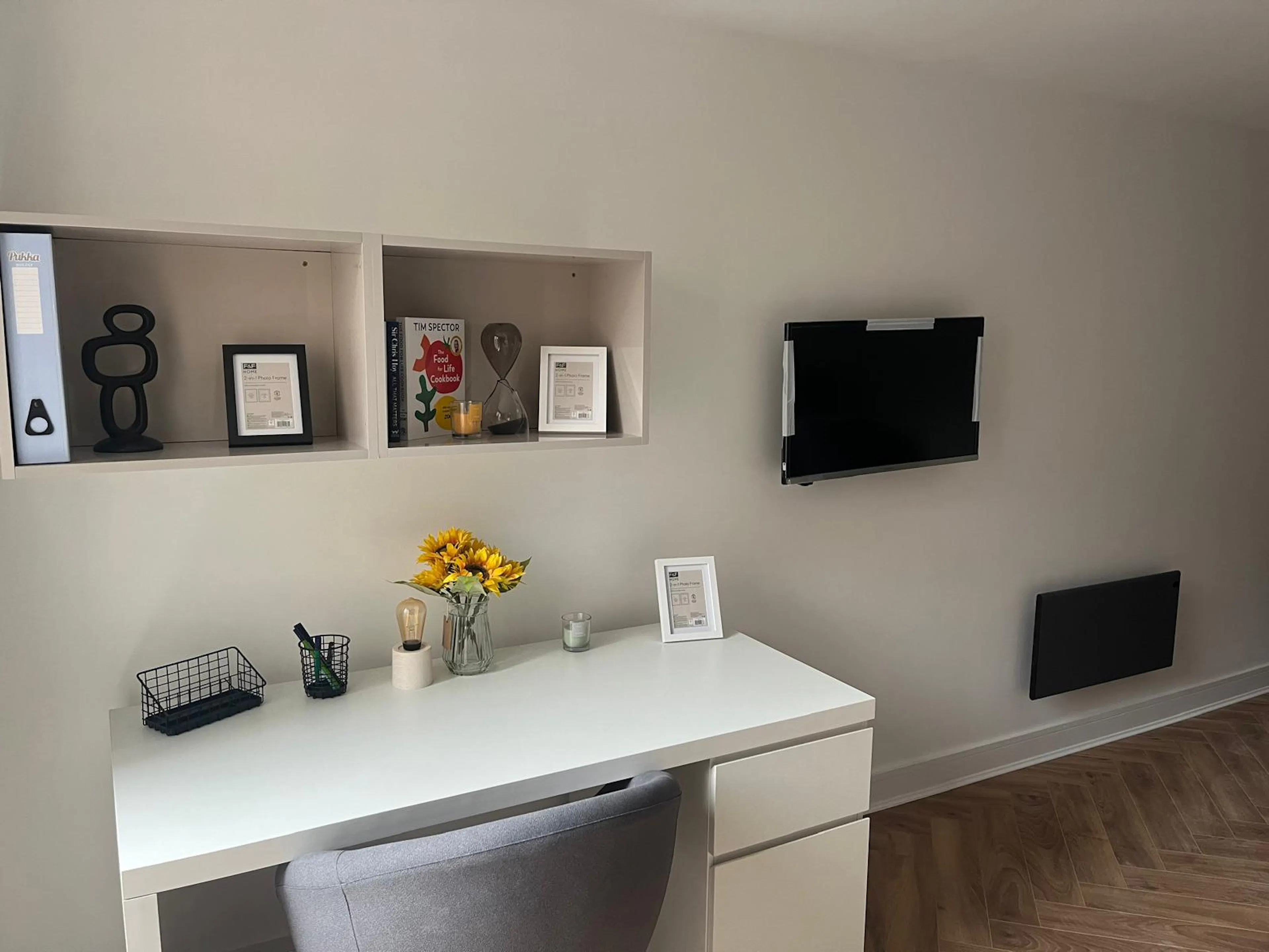 Large Studio ROOM 4