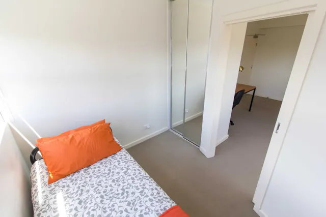 Large 1 Bedroom room image 2