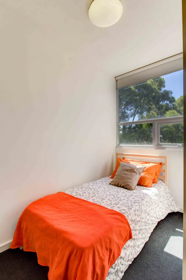 Large 1 Bedroom with Balcony room image 1