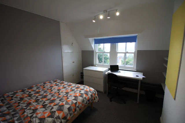 Large Double Room room image 1
