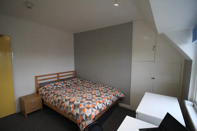 Large Double Room room image 2