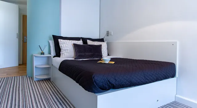 Large En-Suite room image 1