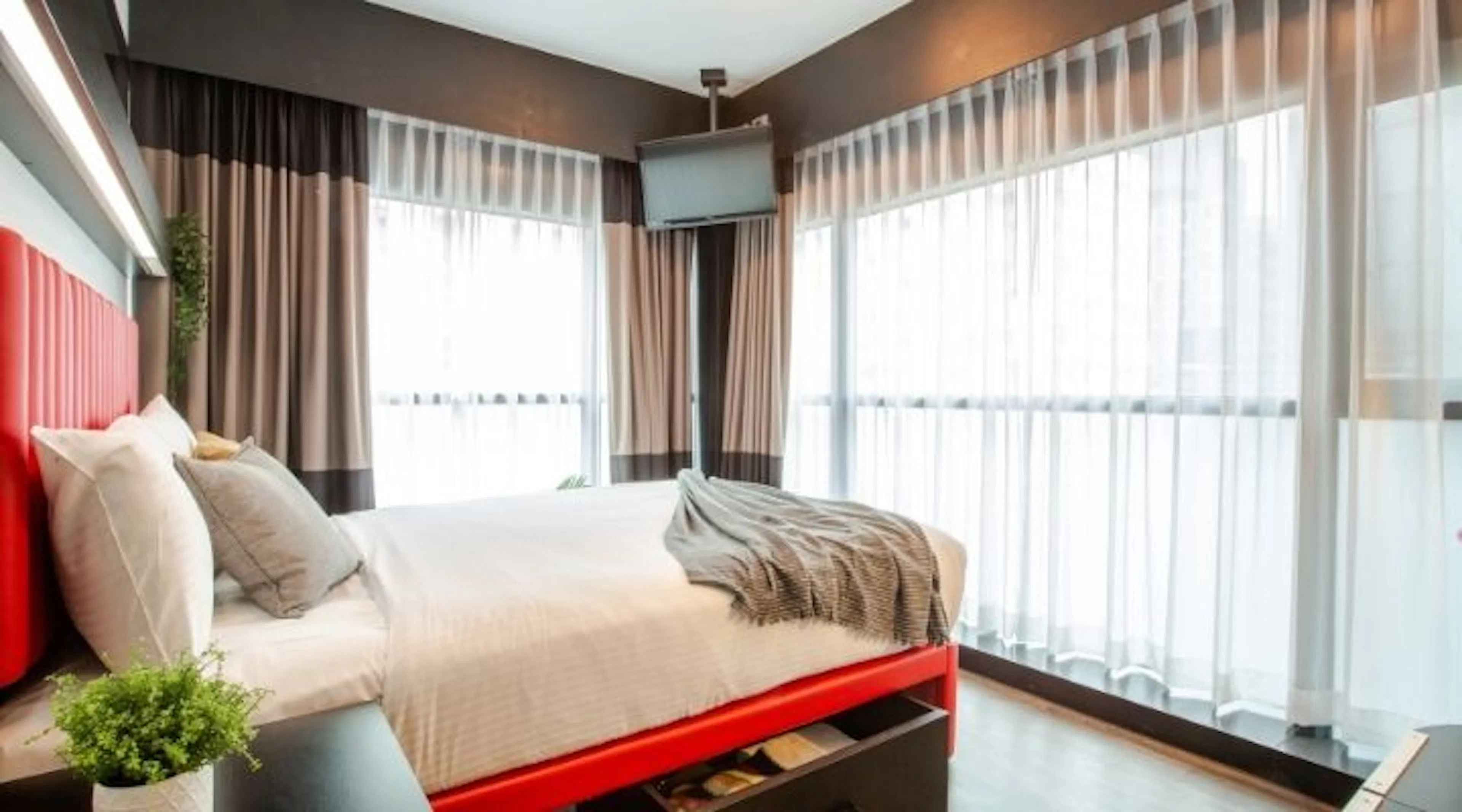 Large Room - Queen Bed ROOM 2