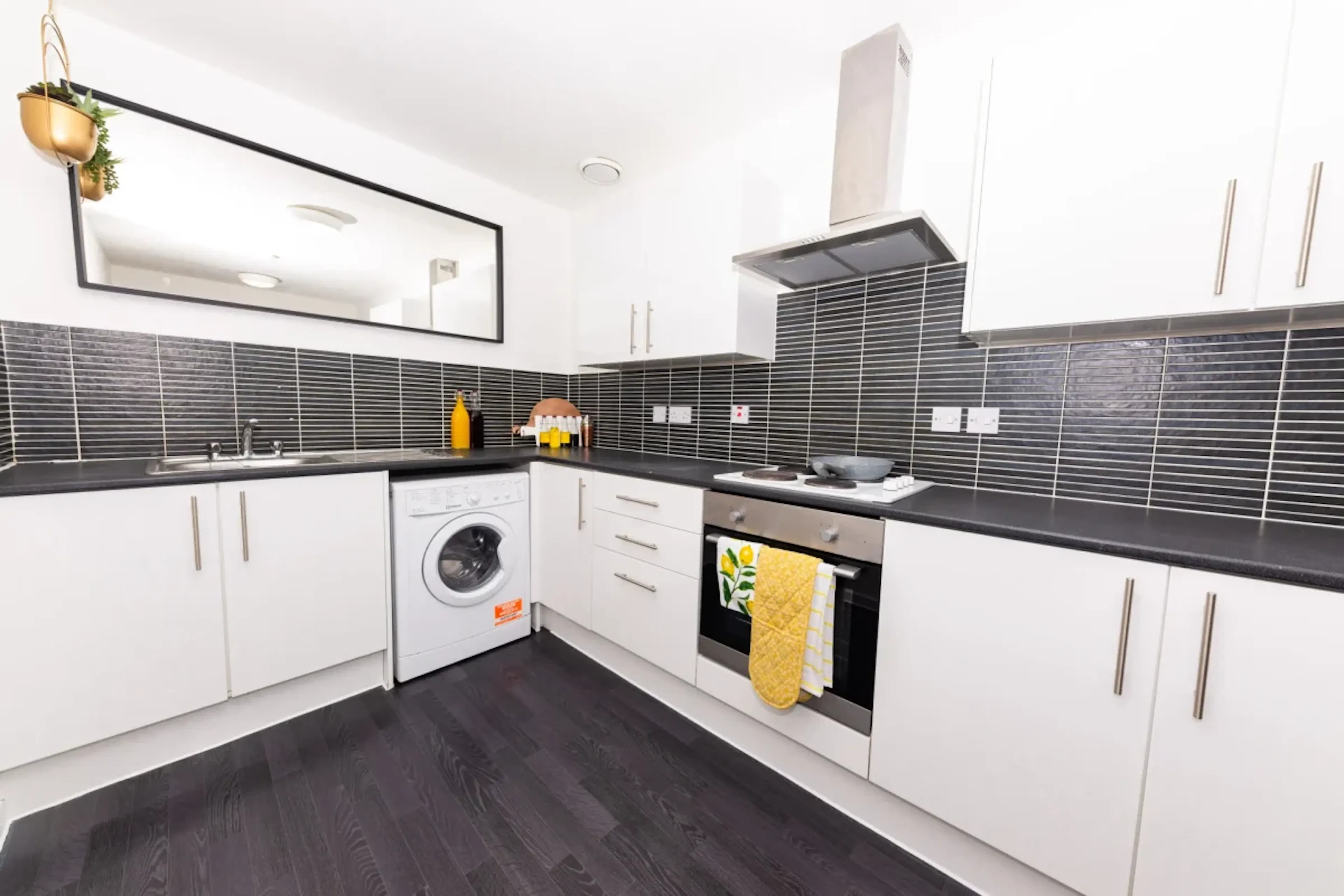 Large Room KITCHEN 2