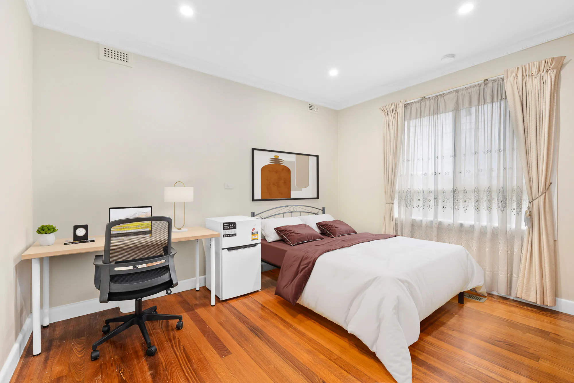 Large Room ROOM 4