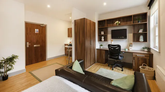 Large Studio room image 2
