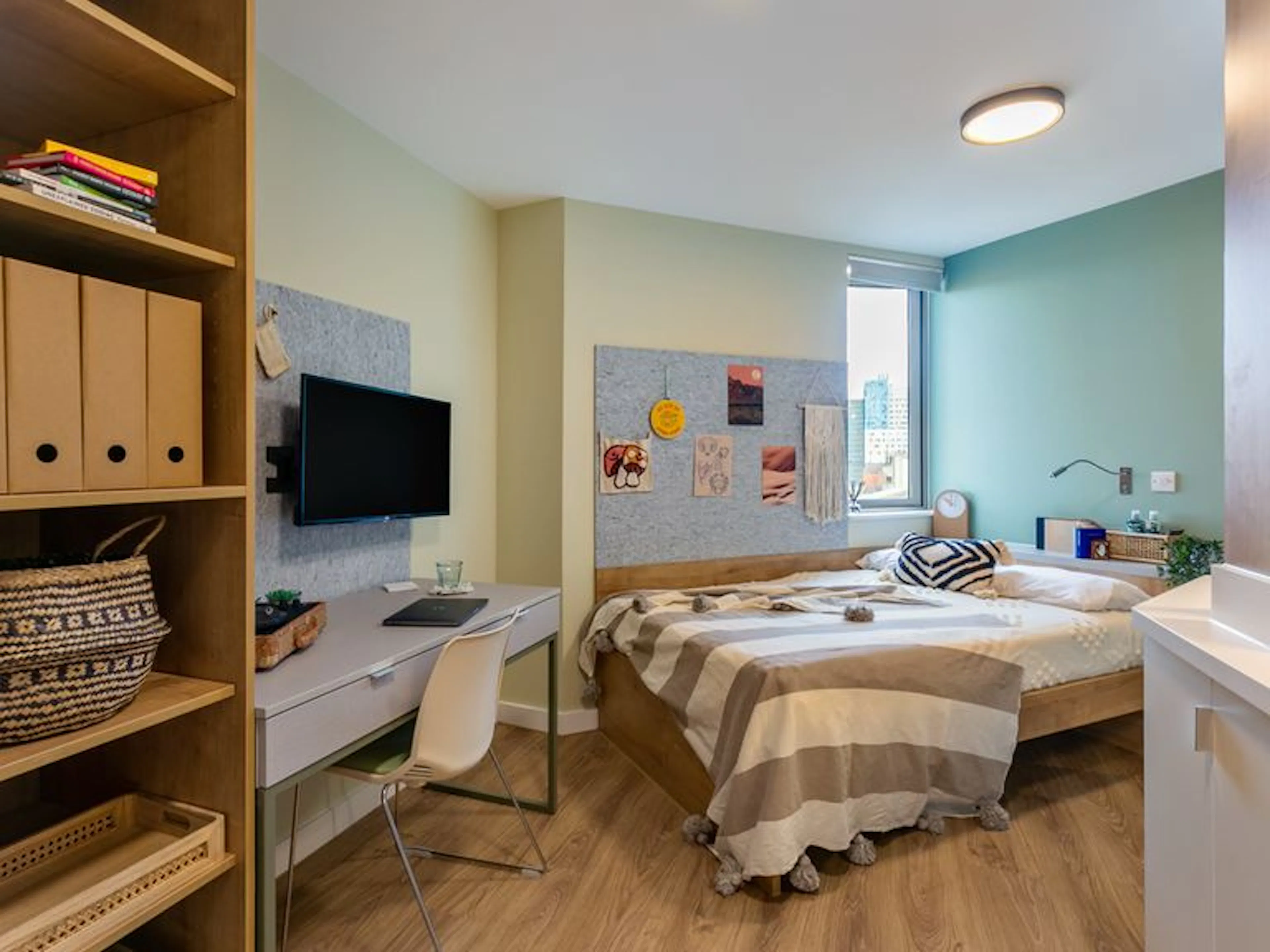 Large Studio ROOM 4