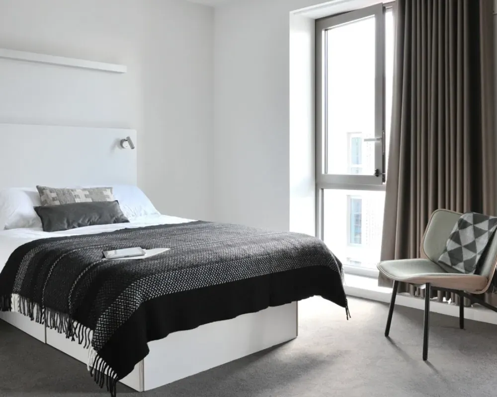 Large Studio ROOM 4