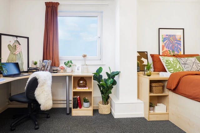 james-watt-birmingham-Large standard double Ensuite