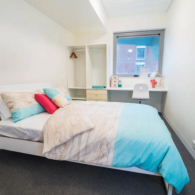 Large Studio Apartment room image 1