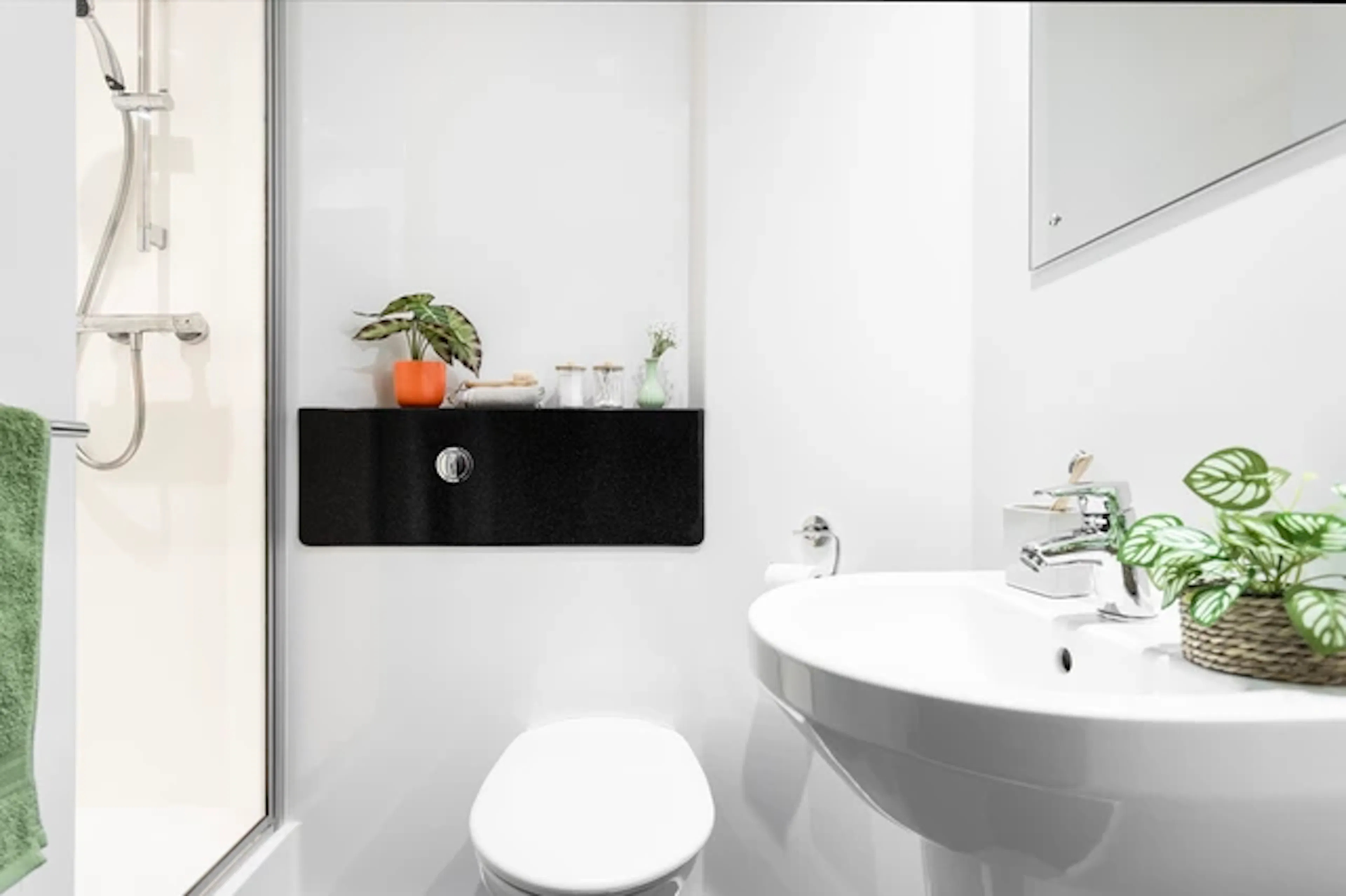 Studio Large Standard Double BATHROOM 3