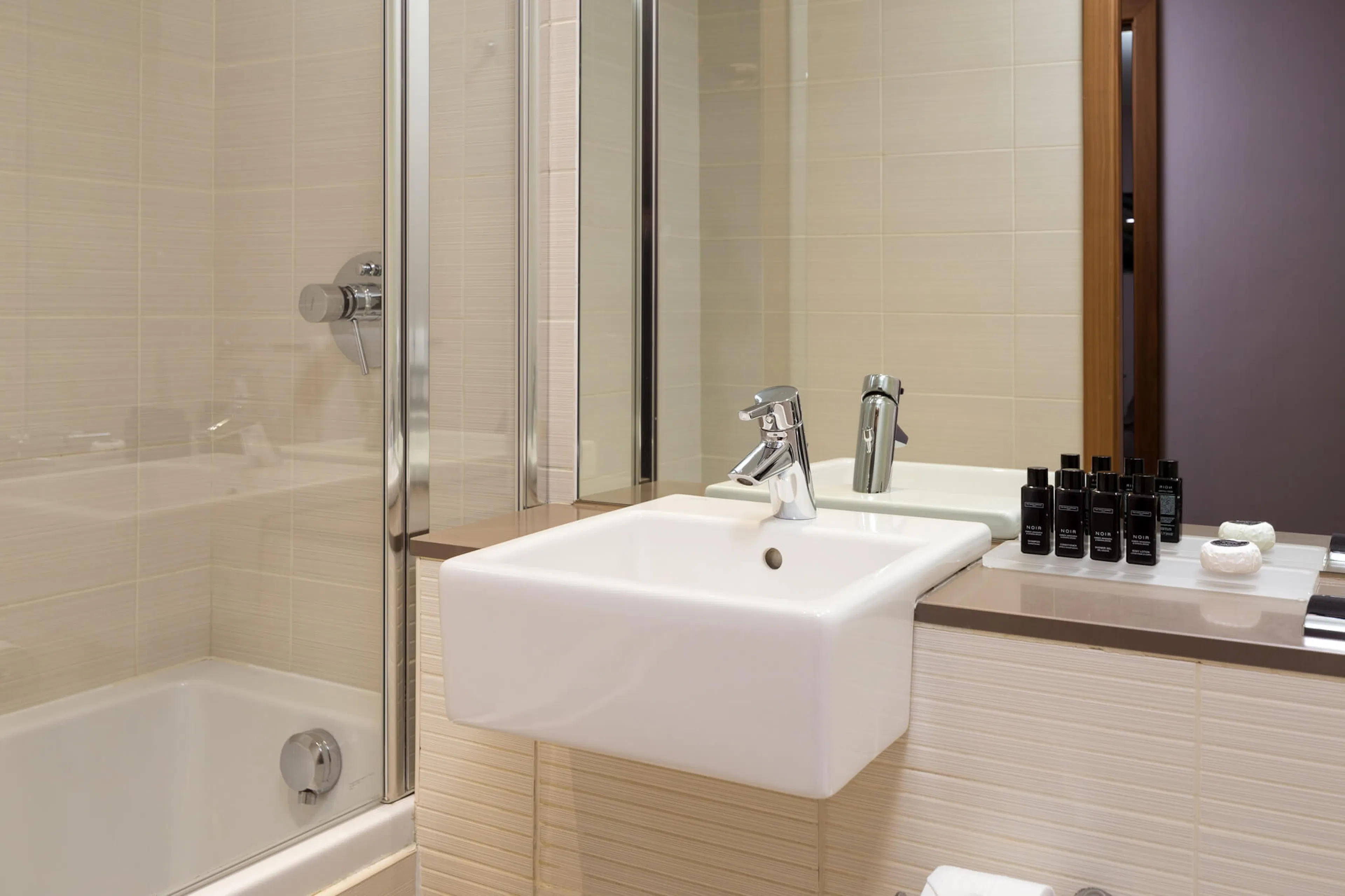 Liberty Suite BATHROOM 4