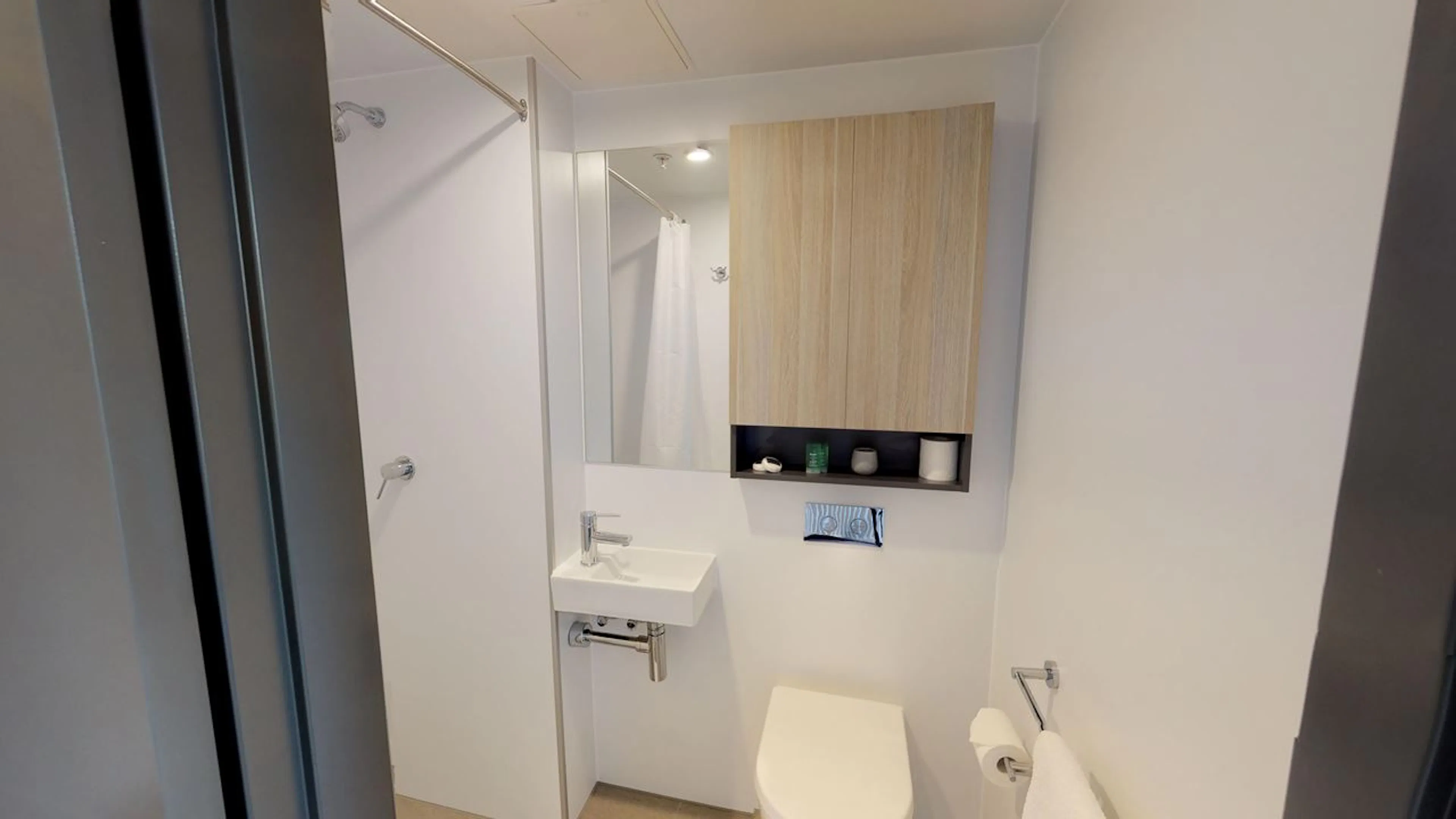 Lincoln Premier Ensuite BATHROOM 4