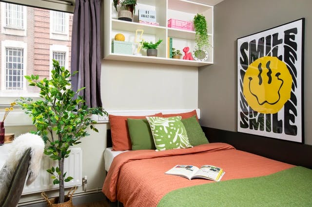 east-central-house-london-Ensuite Medium High Double