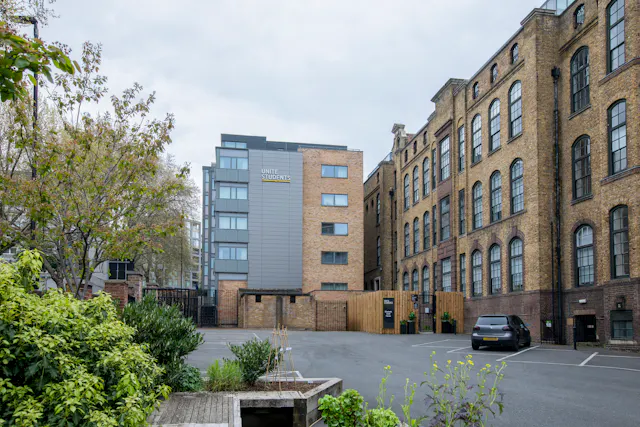Non Ensuite: Two Bed Flat Standard Double room image 1