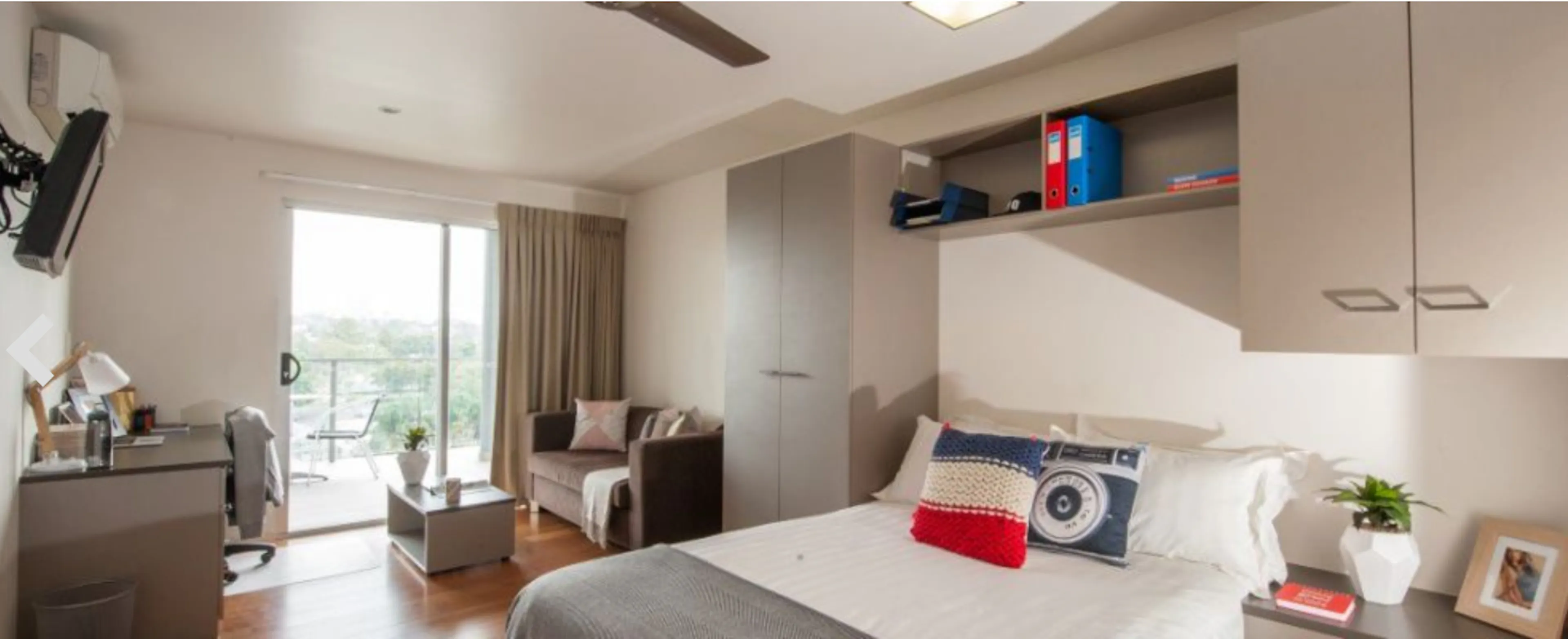 ROOM ROOM 1