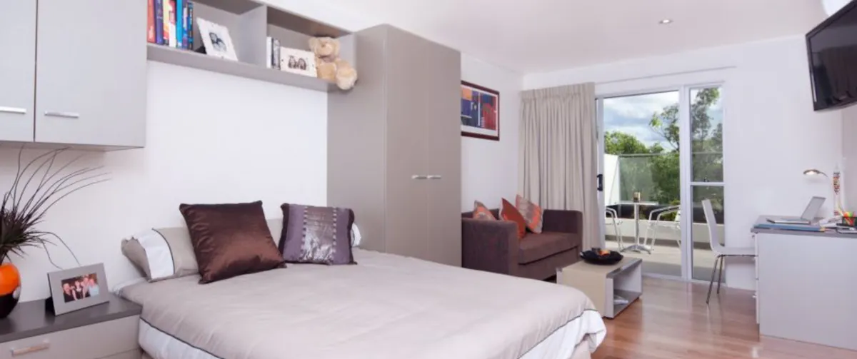 ROOM ROOM