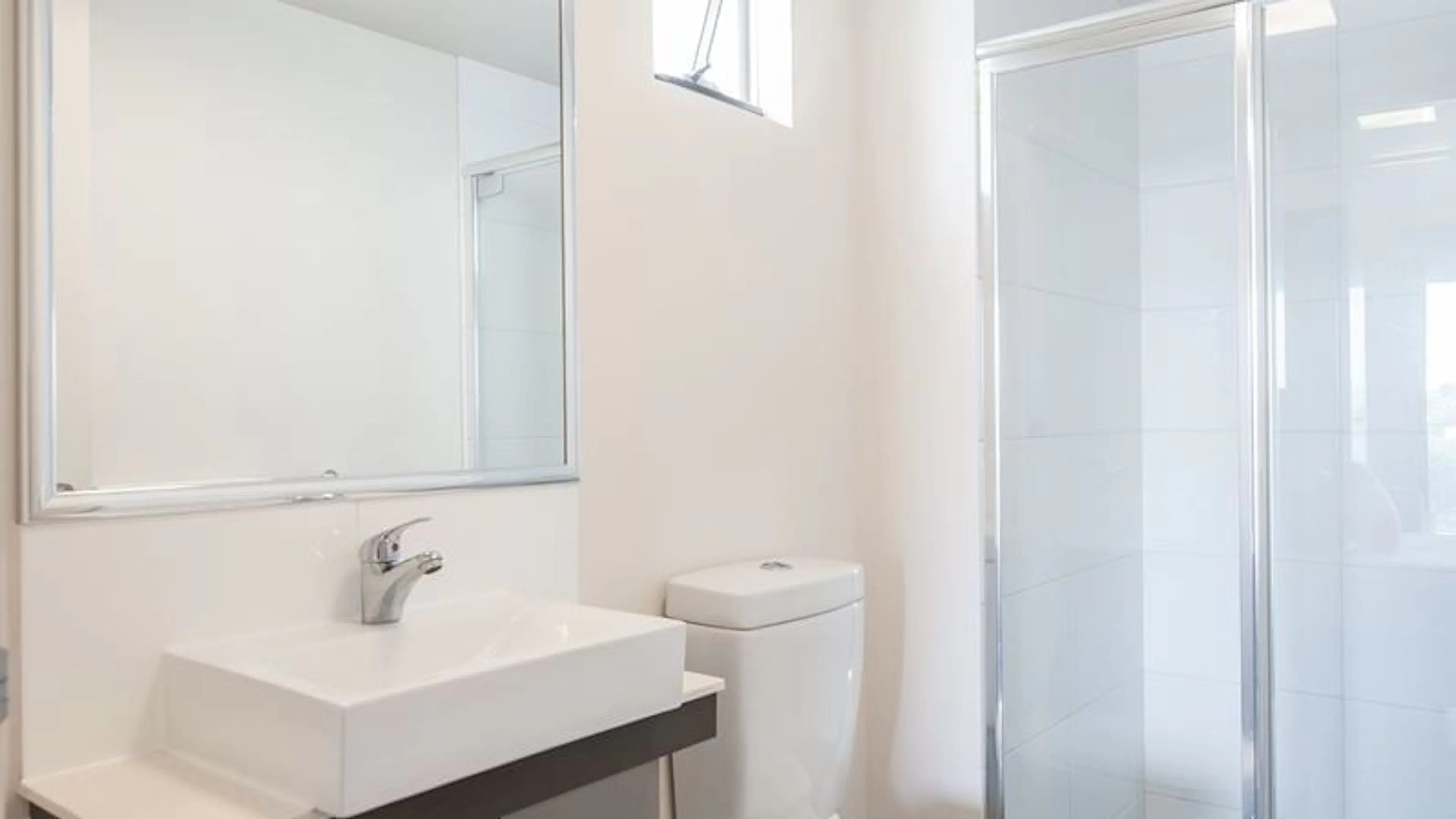 BATHROOM BATHROOM 4