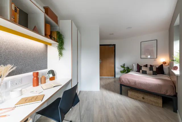 Luxe Ensuite room image 1