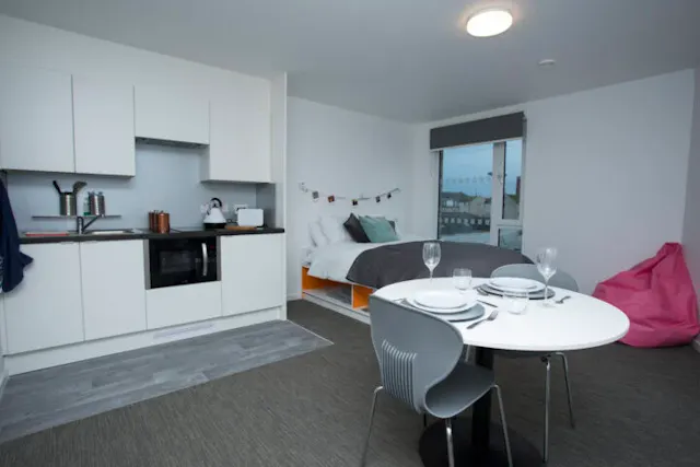Luxe Studio room image 2