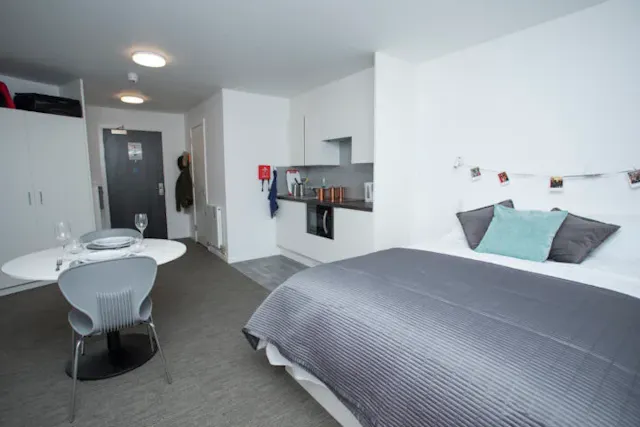 Luxe Studio room image 1