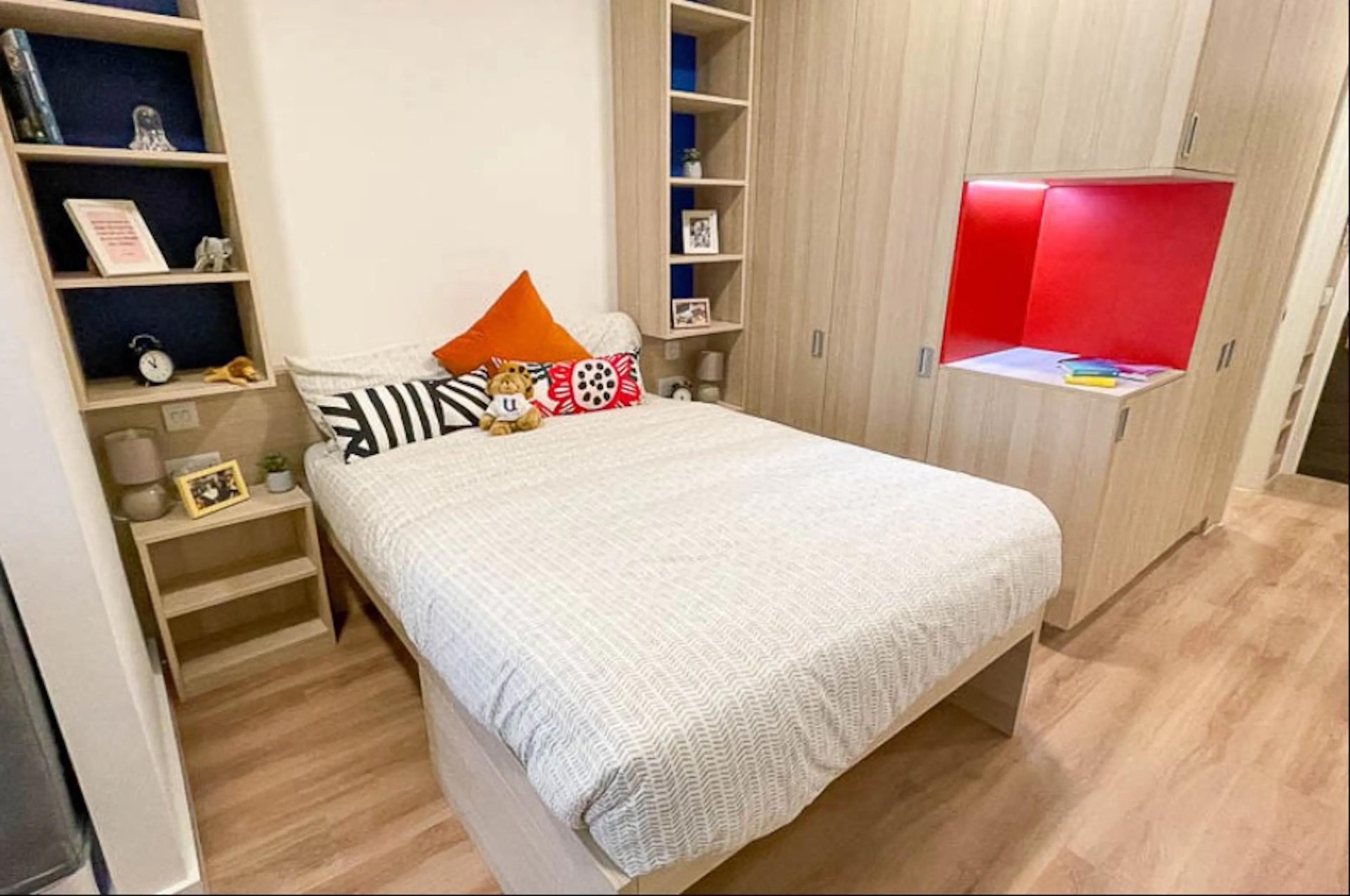 Unilife Riverside House