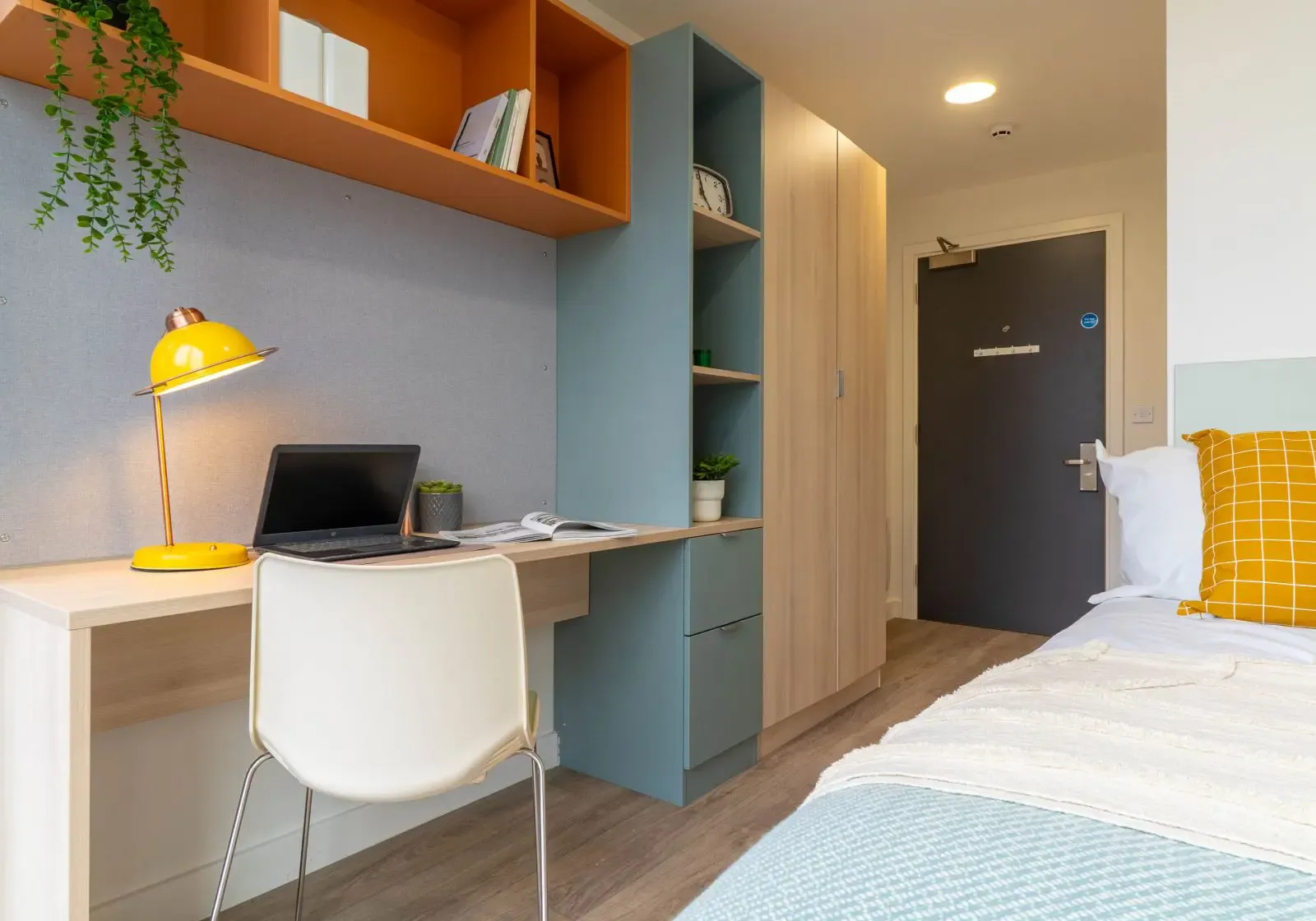 Bronze En Suite