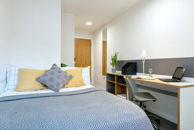 Gold Ensuite room image 1