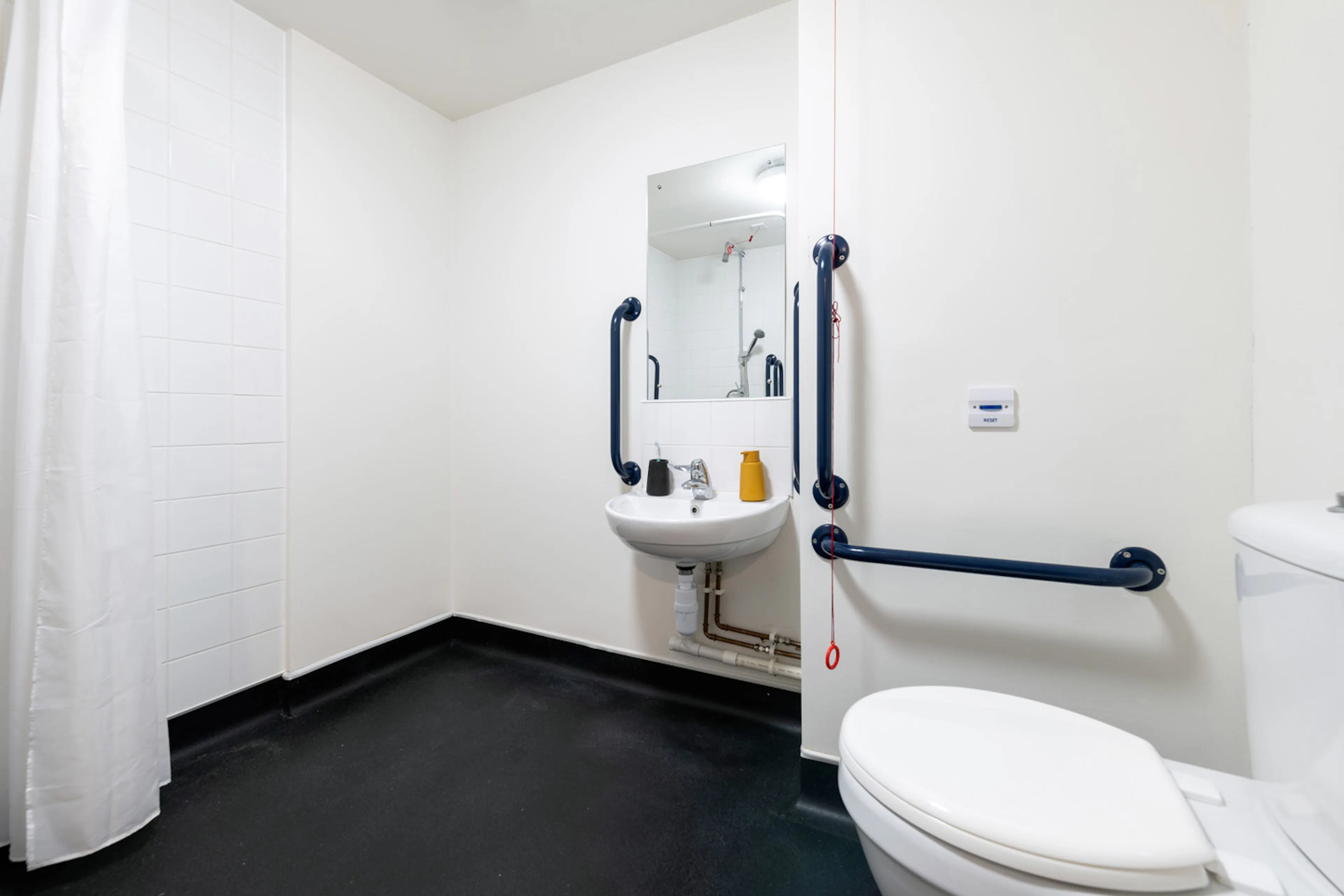 Platinum Studio BATHROOM 4