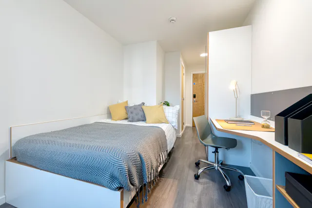 Silver Ensuite room image 1