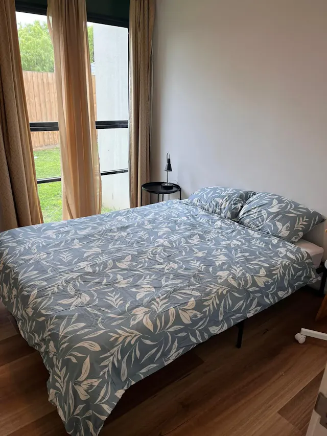 1 Room (Non - Ensuite) room image 2