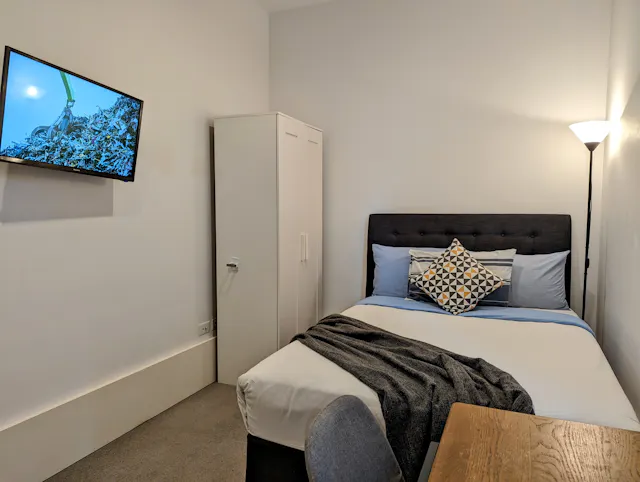 Queen Double room image 2