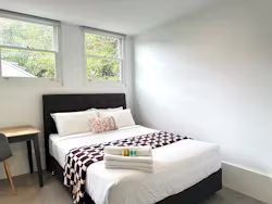 union-mcmahons-point-sydney-Standard Room - Queen Bed