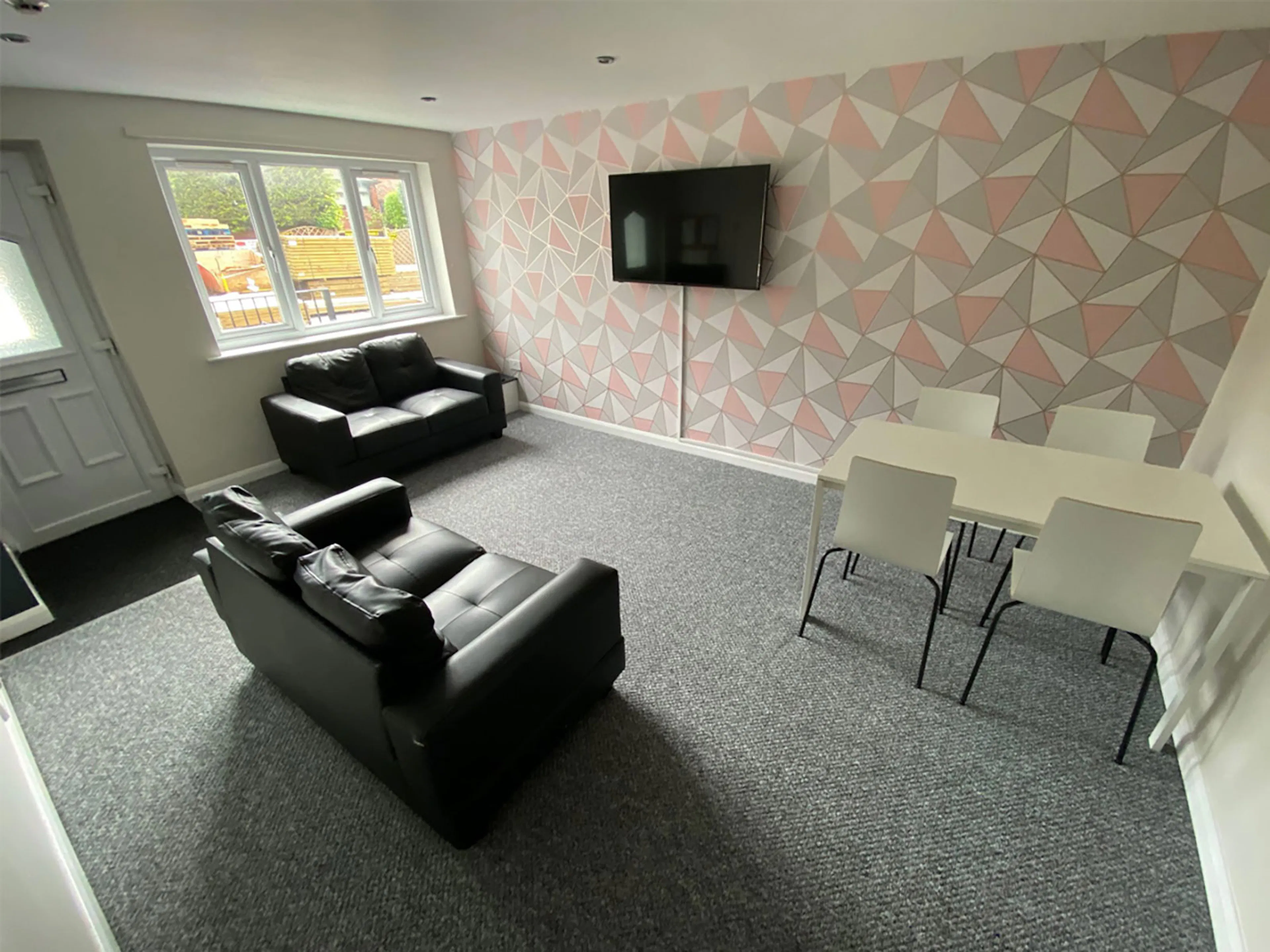 2 Bed Apartment - Shared Bathroom COMMON_AREA 4
