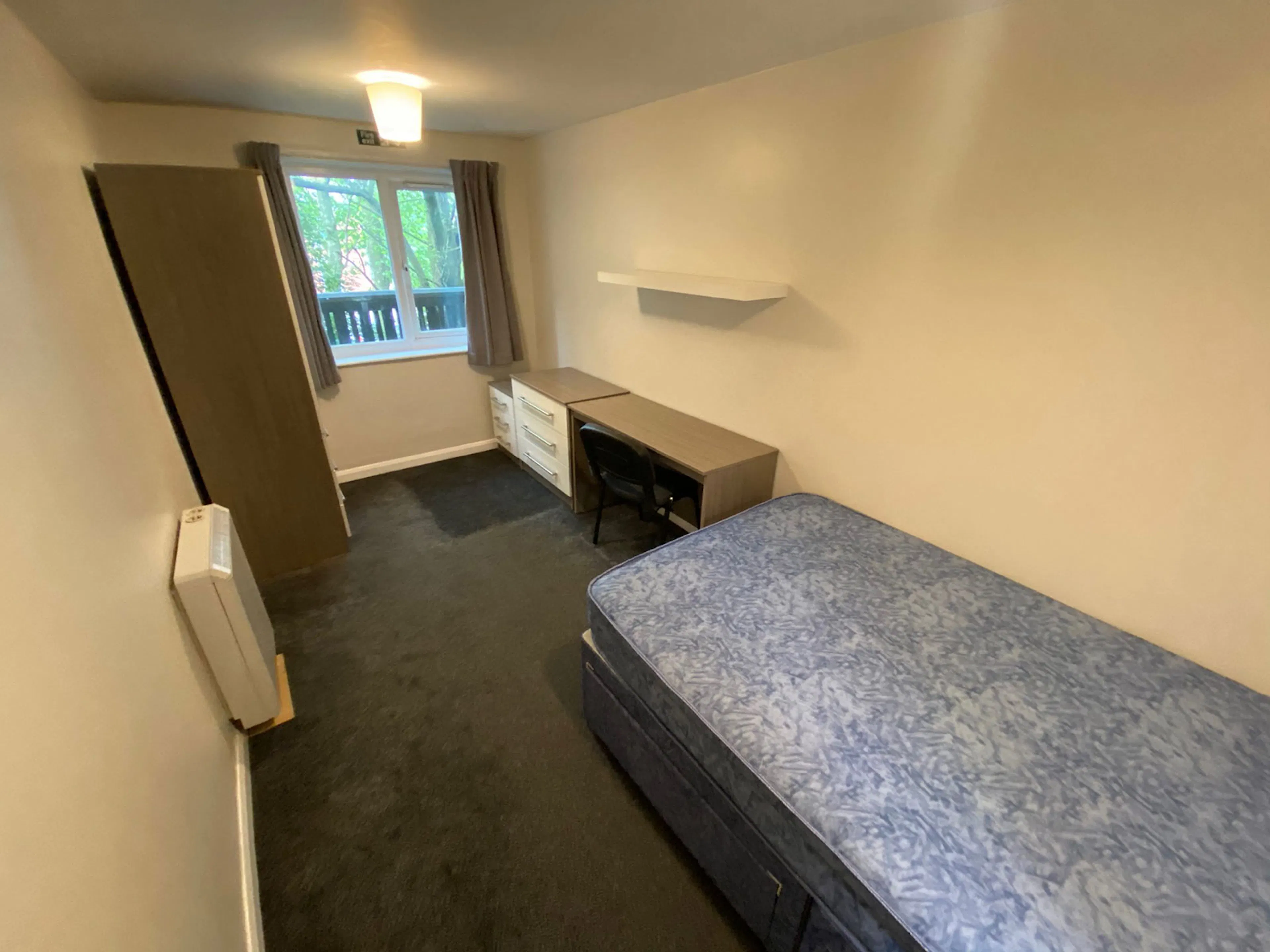 2 Bed Apartment - Shared Bathroom ROOM 1