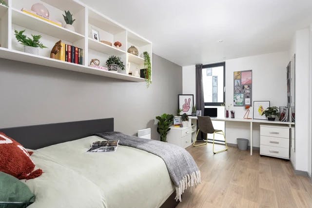 parkway-gate-manchester-Wheelchair Accessible Ensuite Double