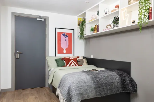 Wheelchair Accessible Ensuite Double room image 2