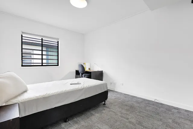Medium Room room image 2