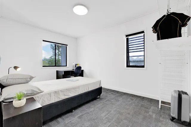Medium Room room image 3