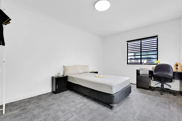 Medium Room room image 1