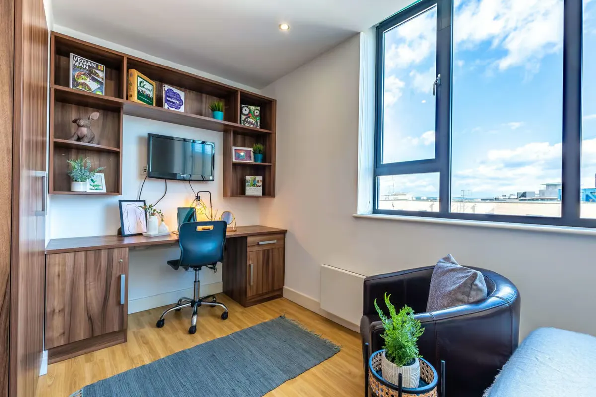 Medium Studio ROOM 1